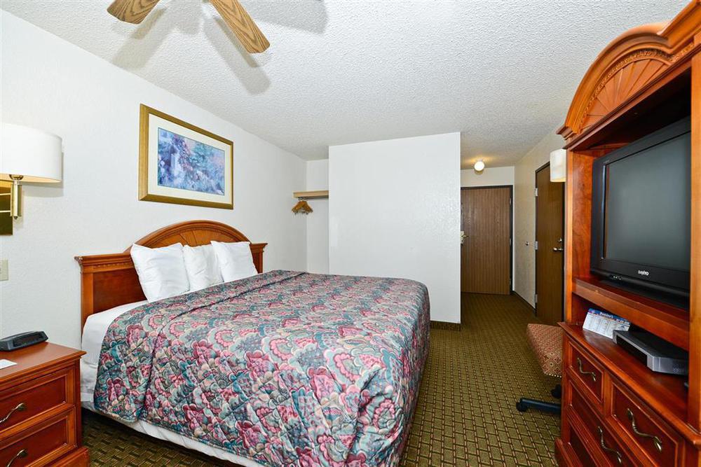 Cheyenne Guest Inn Room photo